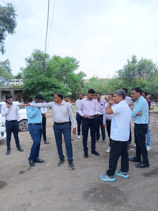 મુલાકાત લેતા અધિકારી