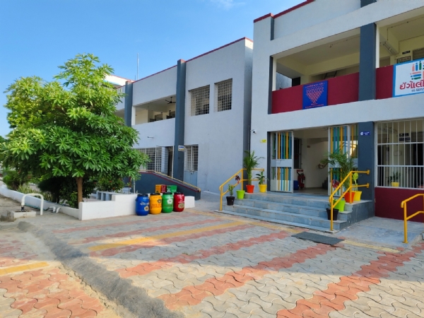 Ingoli Primary School of Dholka Taluka ranks first in the country in the Clean and Green School Evaluation
