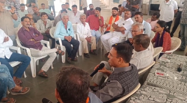 જૂનાગઢ ખાતે વિકાસ કાર્યોની સમીક્ષા બેઠક