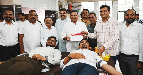 નરેશ પટેલના જન્મ દિવસે મહા રક્તદાન શિબિરમાં હજારો રક્તદાતાઓએ રક્તદાન કર્યું