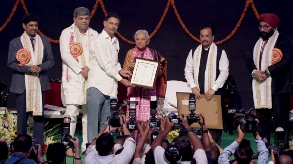 રોગન આર્ટ કળાના કારીગર આશિષ કંસારા