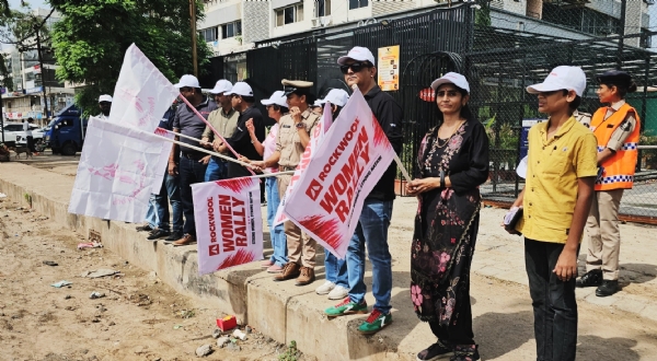 પ્રથમ વખત પાલેજ ખાતે વુમન કાર રેલી યોજાય