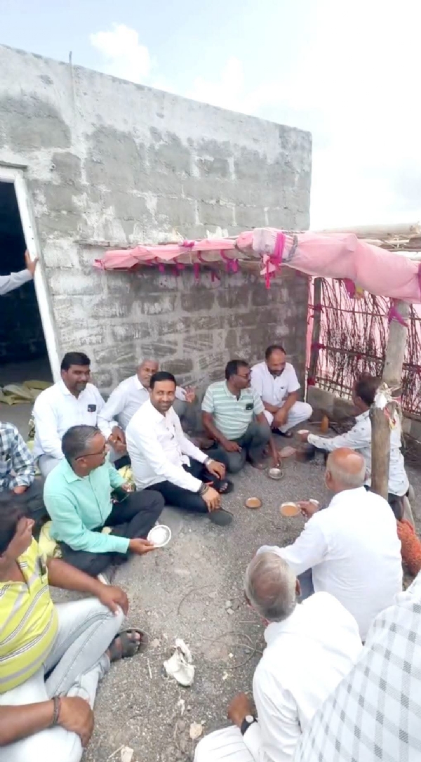 અમરેલીના જનપ્રતિનિધિની સાદગી: જંગર ગામે ખેડૂતની ઝૂંપડીમાં બેઠા રાજ્યમંત્રી કૌશિક વેકરિયા, પ્રેમથી પીધી ચા