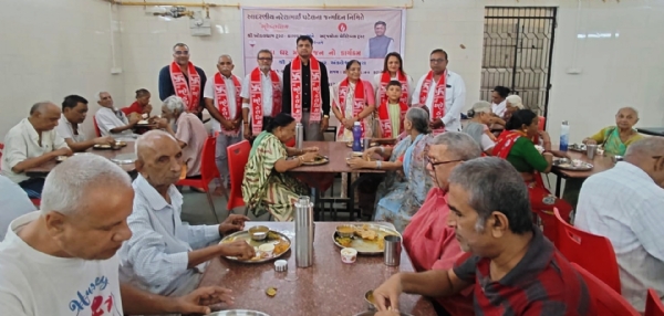 ભરૂચ અંક્લેશ્વરમાં નરેશ પટેલના જન્મદિવસે રક્તદાન શિબિર ,ભૂખ્યાને ભોજન અને વૃક્ષારોપણ કરાયું ભરૂચ અંક્લેશ્વરમાં નરેશ પટેલના જન્મદિવસે રક્તદાન શિબિર ,ભૂખ્યાને ભોજન અને વૃક્ષારોપણ કરાયું