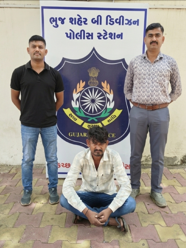 એક વર્ષથી ફરાર સજા પામેલો આરોપી એક વર્ષથી ફરાર સજા પામેલો આરોપી
