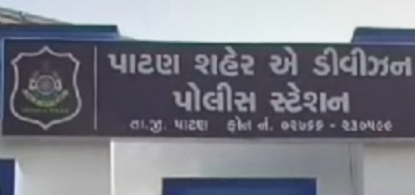 પાટણમાં વ્યાજખોરનો આતંક, રૂ. 5 હજાર માટે મહિલાને આગ ચાંપી, ગંભીર રીતે દાઝેલી મહિલાને સારવાર માટે ધારપુર સિવિલ હોસ્પિટલમાં ખસેડવામાં આવી. પાટણમાં વ્યાજખોરનો આતંક, રૂ. 5 હજાર માટે મહિલાને આગ ચાંપી, ગંભીર રીતે દાઝેલી મહિલાને સારવાર માટે ધારપુર સિવિલ હોસ્પિટલમાં ખસેડવામાં આવી.