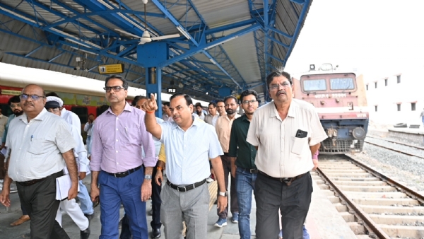 ધોળા–પોરબંદર રેલવેનું ડીઆરએમ દિનેશ વર્મા દ્વારા સંરક્ષા નિરીક્ષણ. ધોળા–પોરબંદર રેલવેનું ડીઆરએમ દિનેશ વર્મા દ્વારા સંરક્ષા નિરીક્ષણ.