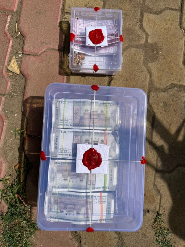 પકડાયેલ મુદ્દા માલ પકડાયેલ મુદ્દા માલ