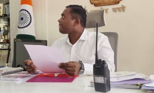 અધિકારીઓ