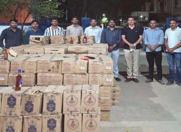 નંદાસણ પોલીસે ગોડાઉનમાંથી ₹68.60 લાખનો વિદેશી દારૂ ઝડપી પાડ્યો નંદાસણ પોલીસે ગોડાઉનમાંથી ₹68.60 લાખનો વિદેશી દારૂ ઝડપી પાડ્યો