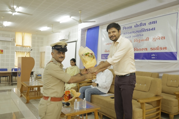 પી.એમ. સ્વનિધિ યોજના હેઠળ લોન મંજૂરી પત્રોનુ વિતરણ. પી.એમ. સ્વનિધિ યોજના હેઠળ લોન મંજૂરી પત્રોનુ વિતરણ.