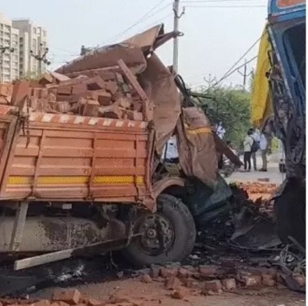 Accident between loading truck and icer on Sarkhej-Dholka road