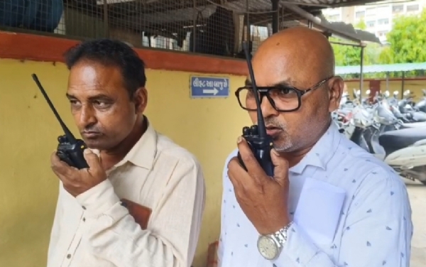 અધિકારીઓ