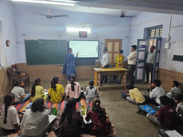 લક્ષ્મીપુરા (ખારા) ગામે શાળા અને મહેસૂલી રેકોર્ડની કામગીરીનું નિરીક્ષણ લક્ષ્મીપુરા (ખારા) ગામે શાળા અને મહેસૂલી રેકોર્ડની કામગીરીનું નિરીક્ષણ
