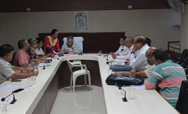 હેમચંદ્રાચાર્ય યુનિવર્સિટીની બેઠકમાં સુવર્ણચંદ્રક વિતરણની નવી પદ્ધતિ તેમજ પરીક્ષા પ્રક્રિયાને વધુ પારદર્શક બનાવવા અંગે મહત્વના નિર્ણયો લેવામાં આવ્યા. હેમચંદ્રાચાર્ય યુનિવર્સિટીની બેઠકમાં સુવર્ણચંદ્રક વિતરણની નવી પદ્ધતિ તેમજ પરીક્ષા પ્રક્રિયાને વધુ પારદર્શક બનાવવા અંગે મહત્વના નિર્ણયો લેવામાં આવ્યા.