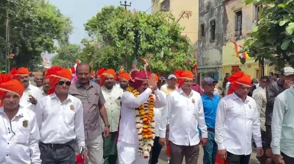 પોરબંદરમાં અષાઢી બીજે રામદેવજી મહાપ્રભુ જીની ભવ્ય પાલખી શોભાયાત્ર. પોરબંદરમાં અષાઢી બીજે રામદેવજી મહાપ્રભુ જીની ભવ્ય પાલખી શોભાયાત્ર.