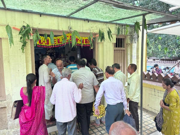 પોરબંદરમાં 200 વર્ષ જૂના ઐતિહાસિક રથમાં ભગવાન જગન્નાથ બિરાજ્યા, ભક્તોએ કીધા દર્શન. પોરબંદરમાં 200 વર્ષ જૂના ઐતિહાસિક રથમાં ભગવાન જગન્નાથ બિરાજ્યા, ભક્તોએ કીધા દર્શન.