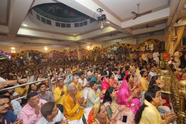 Union Home Minister Amit Shah performed Mangala Aarti at Jagannathji Temple in Ahmedabad and paid a devotional visit. Union Home Minister Amit Shah performed Mangala Aarti at Jagannathji Temple in Ahmedabad and paid a devotional visit.