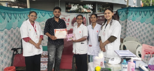 રક્ત દાન કરતા લોકો રક્ત દાન કરતા લોકો