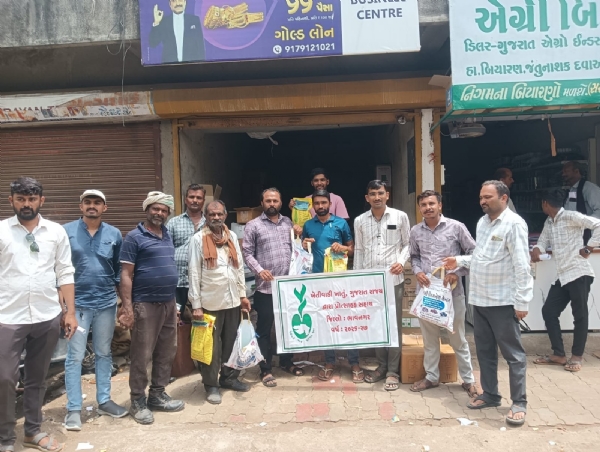 કીટ નું વિતરણ કરવામાં આવ્યું કીટ નું વિતરણ કરવામાં આવ્યું