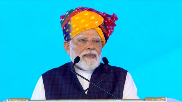 प्रधानमंत्री नरेन्द्र मोदी शुक्रवार को जींद में हाइड्रोजन ट्रेन को हरी झंडी दिखाकर रवाना करने के बाद सभा को संबोधित करते हुए प्रधानमंत्री नरेन्द्र मोदी शुक्रवार को जींद में हाइड्रोजन ट्रेन को हरी झंडी दिखाकर रवाना करने के बाद सभा को संबोधित करते हुए