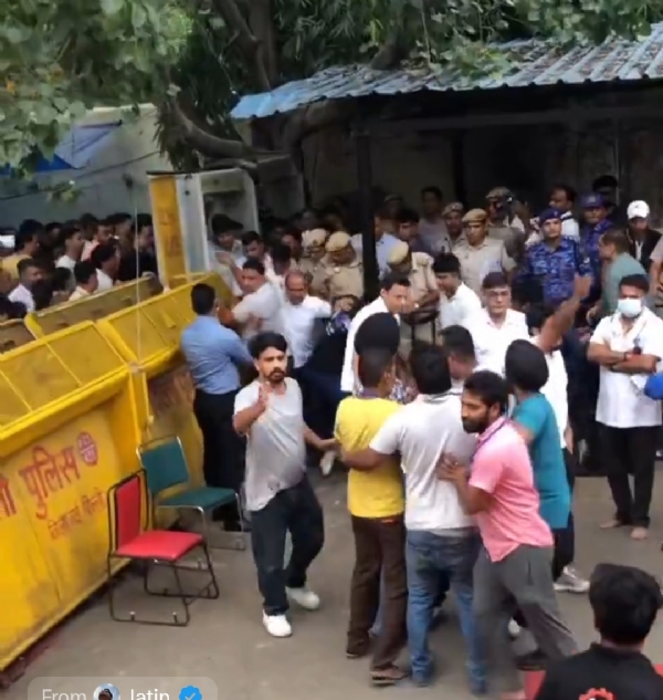 दिल्ली पुलिस कार्रवाई काचित्र दिल्ली पुलिस कार्रवाई काचित्र