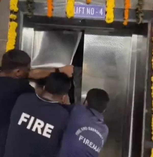 Prime Minister virtually inaugurated the lift at Godhra railway station, but within hours, the lift went out of service. Prime Minister virtually inaugurated the lift at Godhra railway station, but within hours, the lift went out of service.