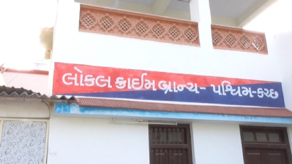 સોશિયલ મીડિયામાં જાહેરાત પોસ્ટ કરનાર આરોપીઓ સોશિયલ મીડિયામાં જાહેરાત પોસ્ટ કરનાર આરોપીઓ