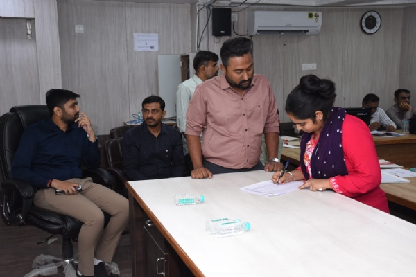 કલેક્ટર કચેરી ભુજ ખાતે સ્થળ પસંદગી કલેક્ટર કચેરી ભુજ ખાતે સ્થળ પસંદગી