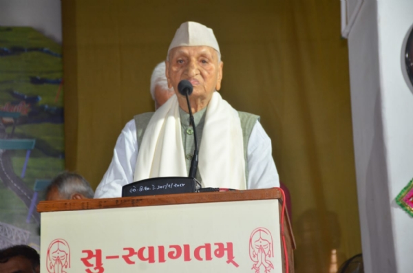વિનુ ભાઈ નું સન્માન કરવાં આવ્યું વિનુ ભાઈ નું સન્માન કરવાં આવ્યું