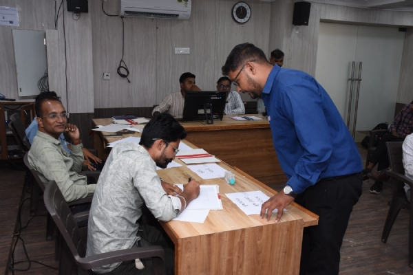 કલેક્ટર કચેરી ભુજ ખાતે સ્થળ પસંદગી કલેક્ટર કચેરી ભુજ ખાતે સ્થળ પસંદગી