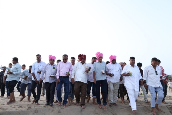 પોરબંદરમાં ખારવા સમાજે દરિયાઈ નવા વર્ષની ભવ્ય અને પરંપરાગત ઉજવણી કરી. પોરબંદરમાં ખારવા સમાજે દરિયાઈ નવા વર્ષની ભવ્ય અને પરંપરાગત ઉજવણી કરી.