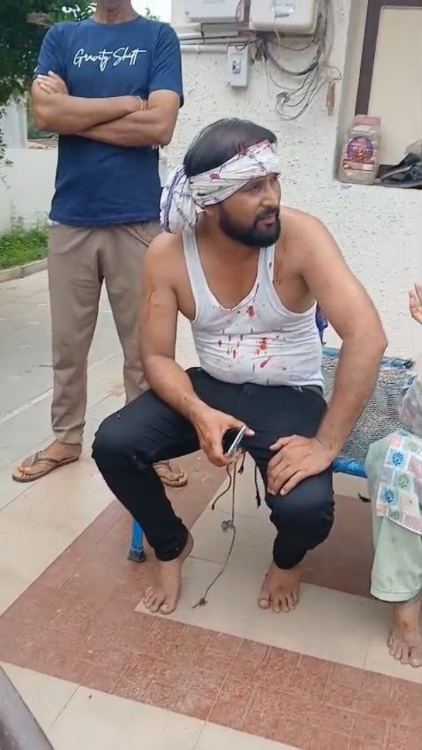 બે જૂથ વચ્ચે અથડામણ બે જૂથ વચ્ચે અથડામણ