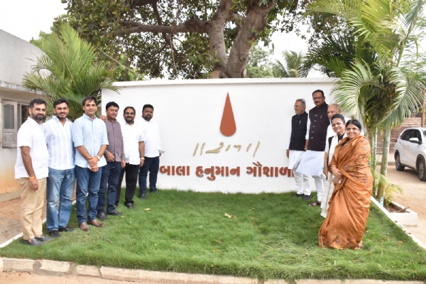 પશુપાલન મંત્રીએ ધરમપુર સ્થિત ગીર કાઉસેન્ચ્યુરીની મુલાકાત લઈને કામગીરીની સમીક્ષા કરી. પશુપાલન મંત્રીએ ધરમપુર સ્થિત ગીર કાઉસેન્ચ્યુરીની મુલાકાત લઈને કામગીરીની સમીક્ષા કરી.