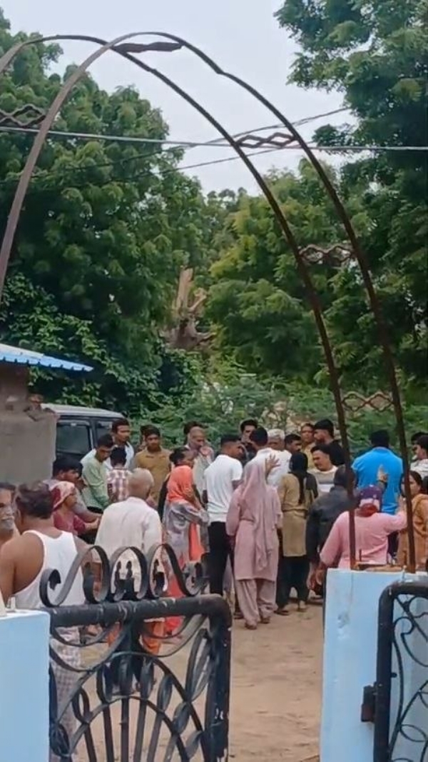 બે જૂથ વચ્ચે અથડામણ બે જૂથ વચ્ચે અથડામણ