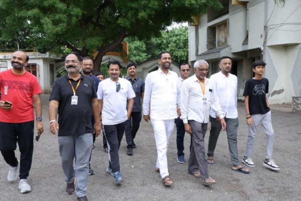 અમરેલીમાં વારસાઈ રમતોનો રંગ જામ્યો: રાજ્યમંત્રી કૌશિકભાઈ વેકરિયાએ બાળકો સાથે રમી વધાર્યો ઉત્સાહ અમરેલીમાં વારસાઈ રમતોનો રંગ જામ્યો: રાજ્યમંત્રી કૌશિકભાઈ વેકરિયાએ બાળકો સાથે રમી વધાર્યો ઉત્સાહ