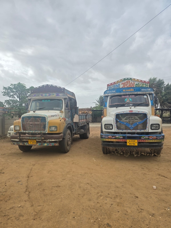 ગેરકાયદેસર ખનિજ વહન કરતા ઝડપાયેલ ટ્રક ગેરકાયદેસર ખનિજ વહન કરતા ઝડપાયેલ ટ્રક