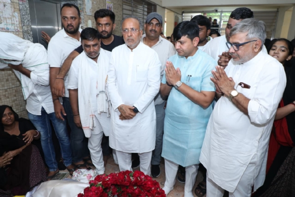 Arjun Modhwadia pays emotional tribute to the brave RFO late Vikas Desai Arjun Modhwadia pays emotional tribute to the brave RFO late Vikas Desai