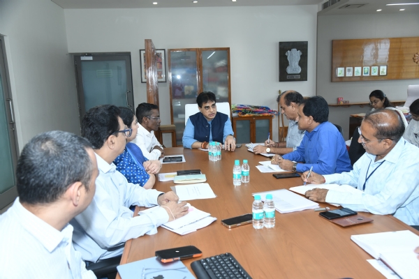 ગાંધીનગર ખાતે બેઠક યોજાઈ ગાંધીનગર ખાતે બેઠક યોજાઈ