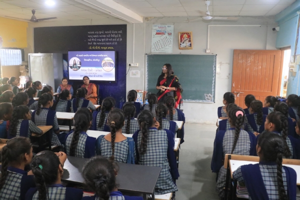 કલેકટર ગાર્ગી જૈન કલેકટર ગાર્ગી જૈન