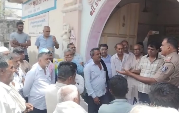 છસરા ખાતે બેઠક યોજાઈ છસરા ખાતે બેઠક યોજાઈ