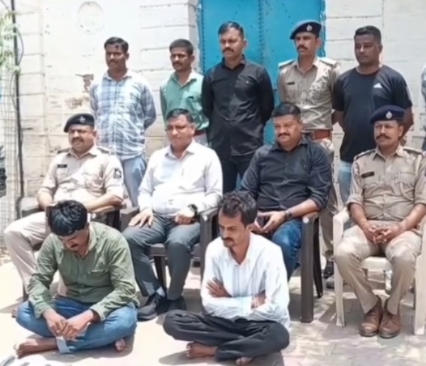 ઘાતક હથિયારો સાથે આરોપીઓ ઘાતક હથિયારો સાથે આરોપીઓ