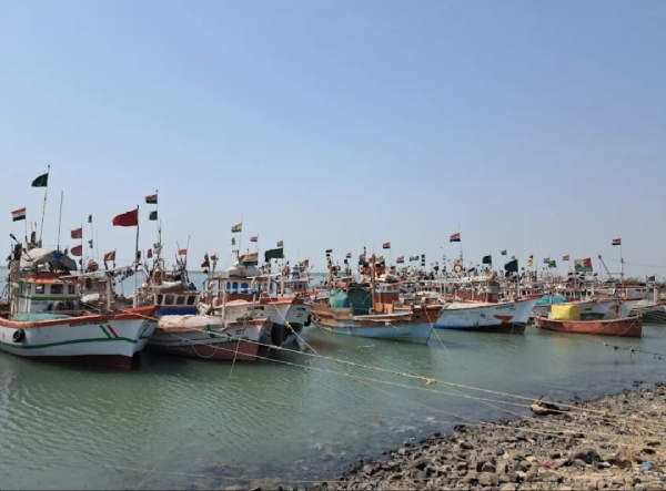 કચ્છના દરિયા કાંઠે હાઈ વેવ કચ્છના દરિયા કાંઠે હાઈ વેવ