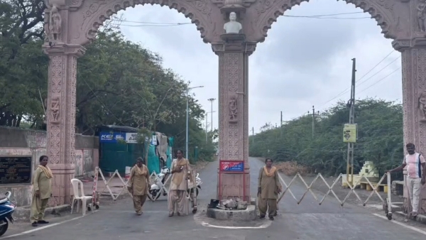 માંડવી દરિયા કિનારો ખાલી કરાવાયું