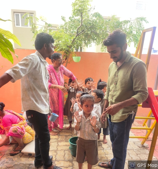 પોરબંદરના વોર્ડ નં. 1 અને 12 માં શાળા-આંગણવાડી ખાતે સ્વચ્છતા અને આરોગ્ય જાગૃતિ અભિયાન.