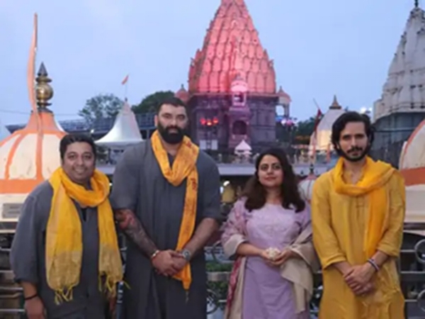 રક્તાંચલ 3 ના કલાકારો, ઉજ્જૈનમાં શ્રી મહાકાલેશ્વર મંદિરના શરણે