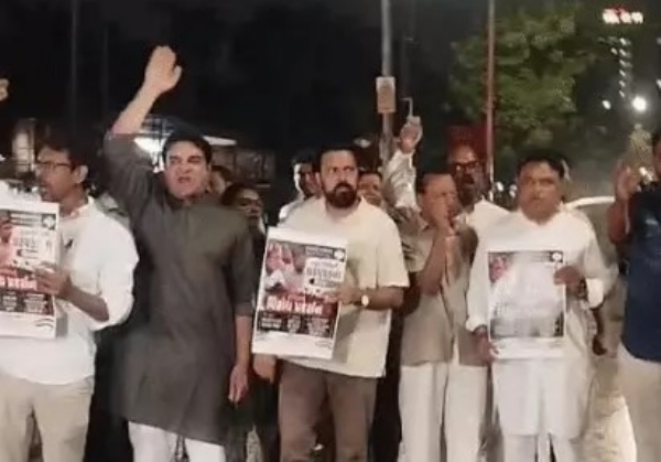 Congress holds protest in Vadodar against Rahul Gandhis detention