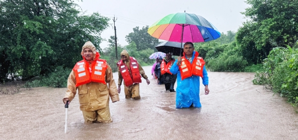 ભારે વરસાદનો કહેર બેડાકંપનીથી થવા આશ્રમ માર્ગ બંધ, મંડાળા-ગારદા સહિત અનેક ગામો સંપર્ક વિહોણા