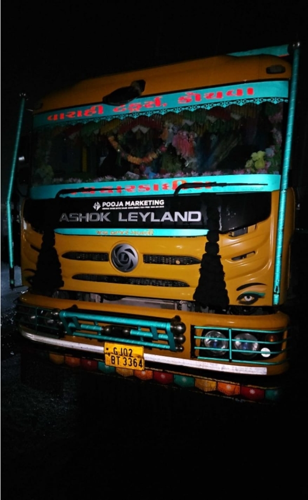 મહેસાણામાં બિનઅધિકૃત રેતી પરિવહન સામે કાર્યવાહી, ₹1.60 કરોડના 4 ડમ્પર જપ્ત મહેસાણામાં બિનઅધિકૃત રેતી પરિવહન સામે કાર્યવાહી, ₹1.60 કરોડના 4 ડમ્પર જપ્ત