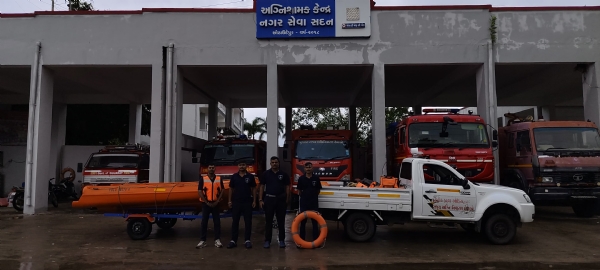 છોટાઉદેપુર ફાયર ની ટીમ